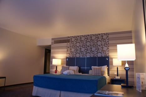 Сатиновые натяжные потолки